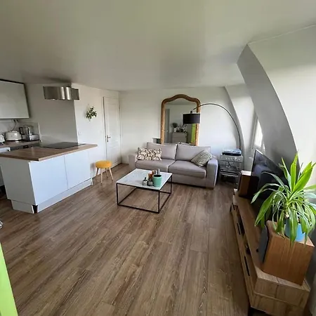 Appartement Large Two-room In Oberkampf *