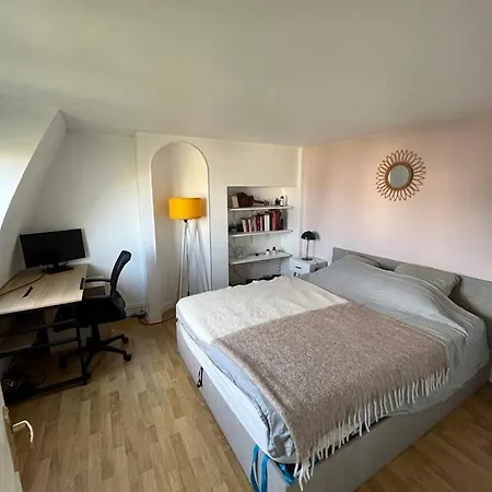 Appartement Large Two-room In Oberkampf