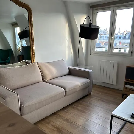 Large Two-room In Oberkampf Paris